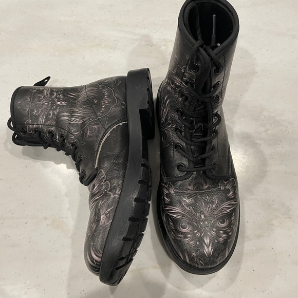 Combat Boots for Women - Owl 2 Handcrafted Boots - Picture 9 of 10